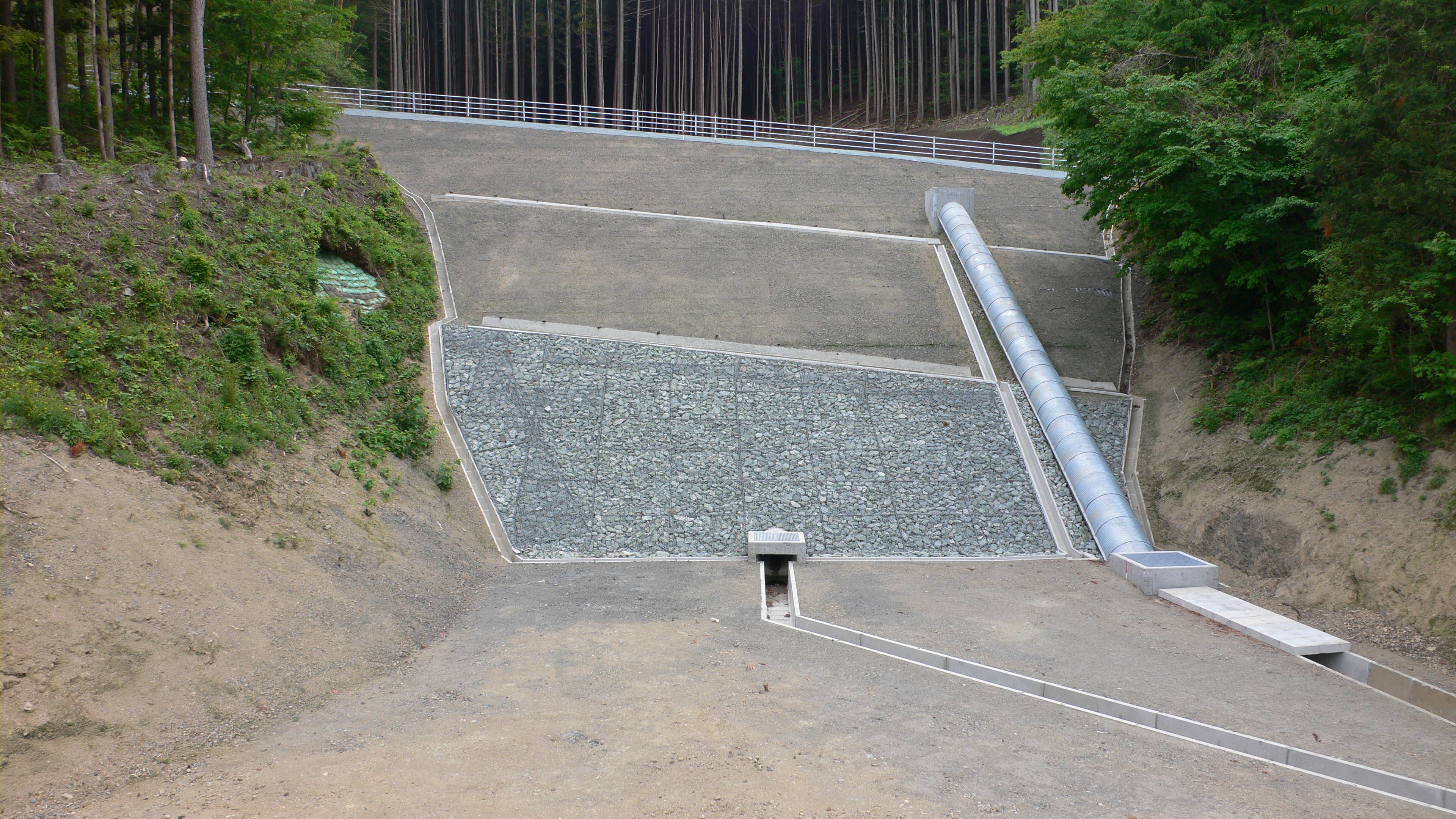 地下排水工 │ 鳥居化成 │ 施工事例 │ ハウエル管 | 施工事例 | 鳥居化成株式会社 │ ポリエチレンパイプの製造・販売