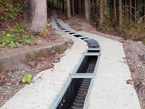 防災　山腹水路工〈耐雪型角型U字溝300〉