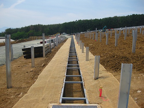 太陽光発電所建設工事　排水路工　パネル設置前
