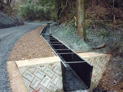 林道排水路〈角型U字溝1000〉