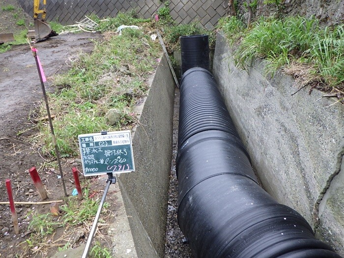 盛土内排水管 ＜ダイポリンハウエル管R30φ1000＞ | 施工事例 | 鳥居